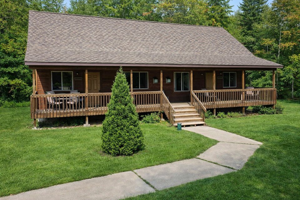 Bear Paw Outdoor Adventure Resort: forest trail